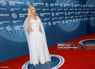 Christina Aguilera feet photo thumbnail