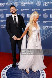 Christina Aguilera feet photo thumbnail