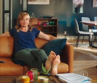 Lucy Lawless feet photo 2