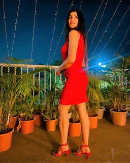 Poonam Yadav feet photo thumbnail