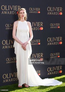 Elizabeth Debicki feet photo 4