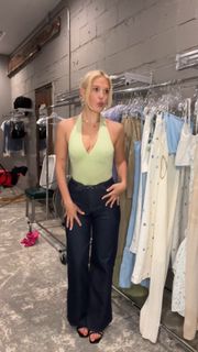 Millie Bobby Brown feet photo thumbnail