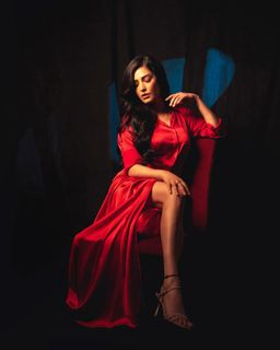 Shruti Haasan feet photo 2