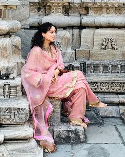 Kangana Ranaut feet photo 4