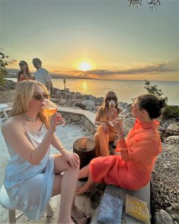 Dakota Fanning feet photo thumbnail