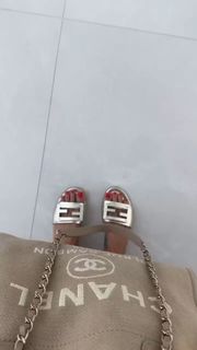 Brooke Burke feet photo thumbnail