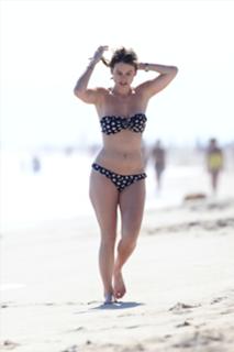 Alice Eve feet photo thumbnail