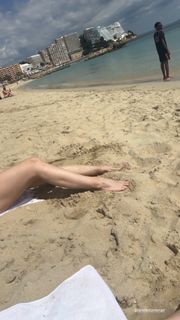 Daniela Katzenberger feet photo thumbnail