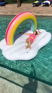 Natalie Noel Mariduena feet photo thumbnail