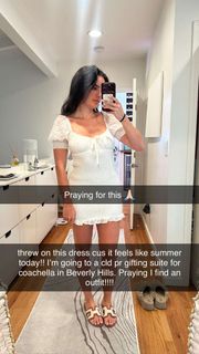 Natalie Noel Mariduena feet photo thumbnail