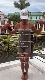 Brooke Burke feet photo thumbnail
