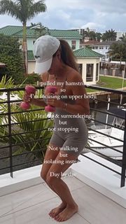 Brooke Burke feet photo thumbnail