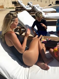 Luisana Lopilato feet photo 5