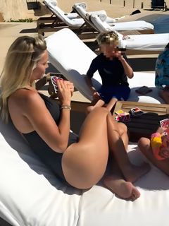 Luisana Lopilato feet photo 4
