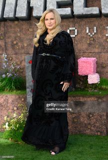 Jennifer Coolidge feet photo 3