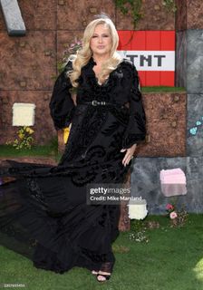 Jennifer Coolidge feet photo 2