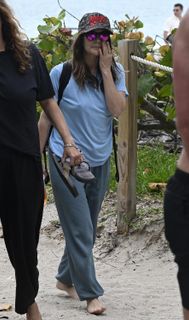 Drew Barrymore feet photo 5