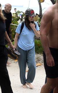Drew Barrymore feet photo 4
