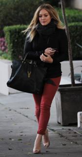 Hilary Duff feet photo thumbnail