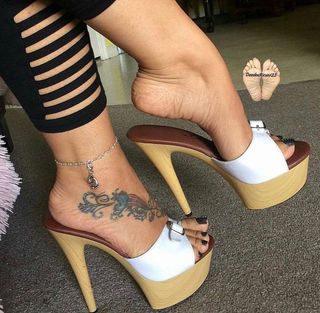 Deedee Rican feet photo thumbnail