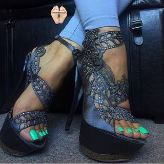 Deedee Rican feet photo thumbnail