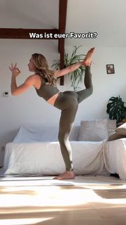 Lola Weippert feet photo thumbnail