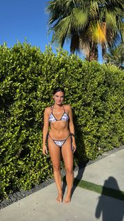 Natalie Noel Mariduena feet photo thumbnail