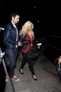 Christina Aguilera feet photo thumbnail