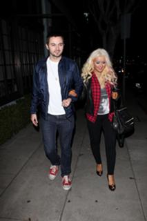Christina Aguilera feet photo thumbnail