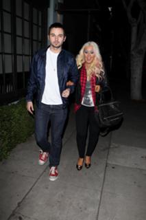 Christina Aguilera feet photo thumbnail