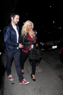 Christina Aguilera feet photo thumbnail