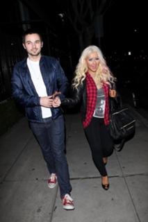 Christina Aguilera feet photo thumbnail