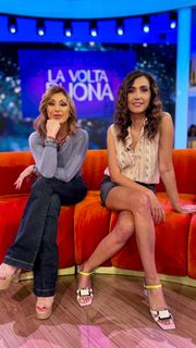 Caterina Balivo feet photo thumbnail