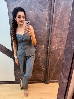 Trisha Krishnan feet photo thumbnail