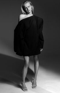 Karolina Pisarek feet photo thumbnail