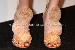 Brie Larson feet photo thumbnail
