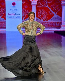 Hina Khan feet photo thumbnail