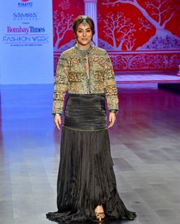 Hina Khan feet photo thumbnail