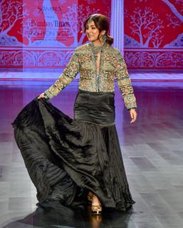 Hina Khan feet photo thumbnail