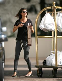 Elisabetta Canalis feet photo thumbnail