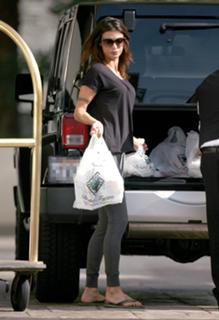 Elisabetta Canalis feet photo thumbnail