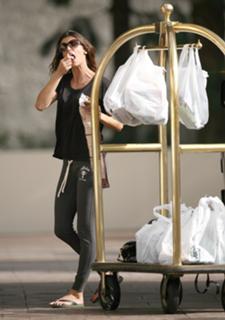 Elisabetta Canalis feet photo thumbnail