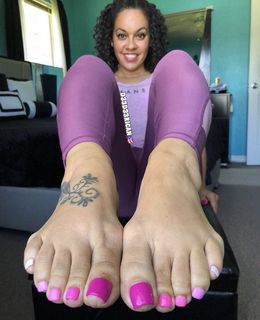 Deedee Rican feet photo thumbnail