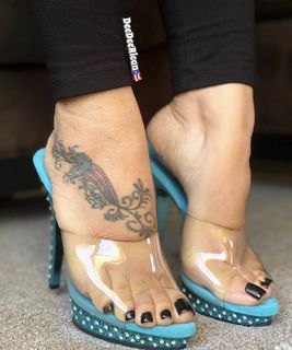 Deedee Rican feet photo thumbnail