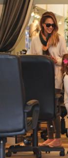 Jessica Alba feet photo thumbnail