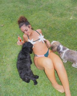 Mel Maia feet photo 4