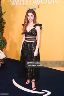 Anna Kendrick feet photo thumbnail