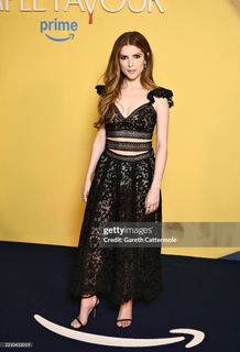 Anna Kendrick feet photo thumbnail