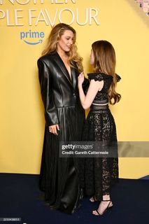 Anna Kendrick feet photo thumbnail