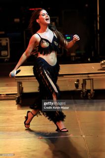 Maren Morris feet photo thumbnail